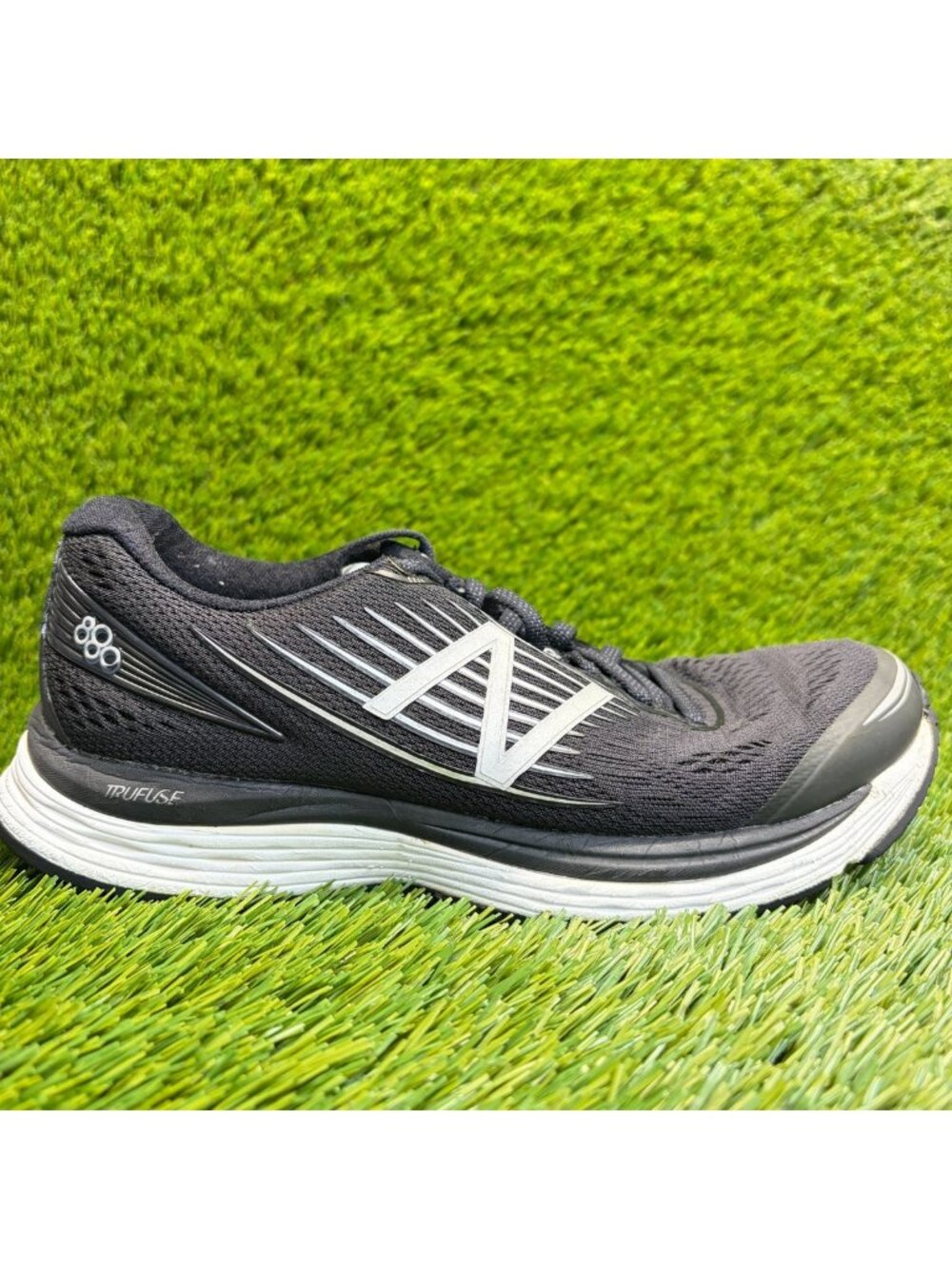New Balance 880v8 Womens Size 7 Black White Athletic Running Shoes Sneakers